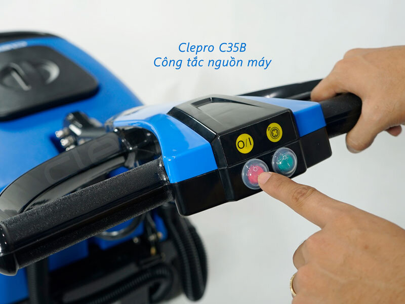 Bảng điều khiển của máy chà sàn liên hợp Clepro C35 gồm các nút chức năng đơn giản