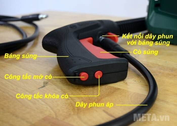 Công tắc khóa cò của máy rửa xe Bosch Easy Aquatak 110 an toàn trong quá trình sử dụng