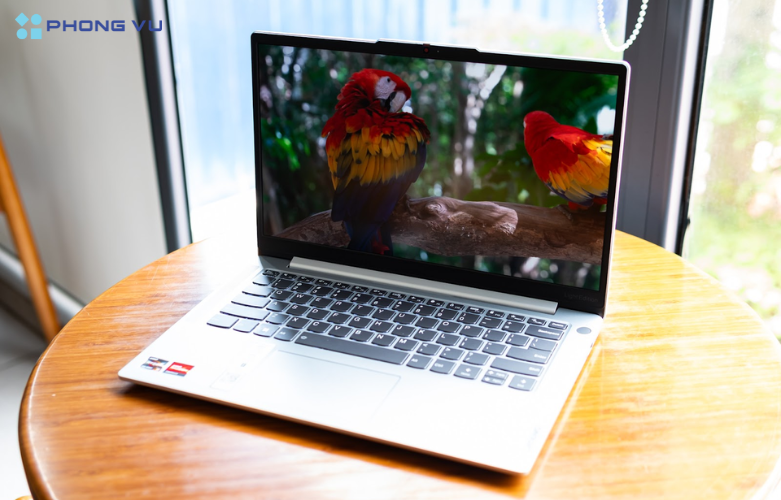 Hình ảnh thực tế Laptop Lenovo Ideapad Slim 5 Light 14ABR8 (trực diện)