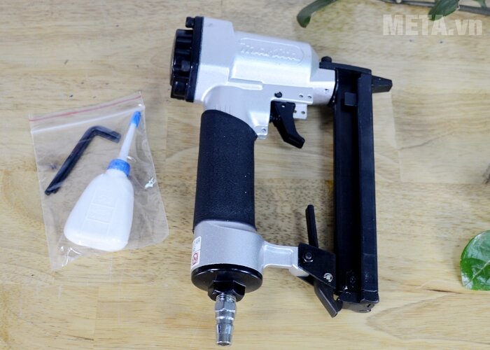 Máy dập đinh chữ U Makita AT422AZ