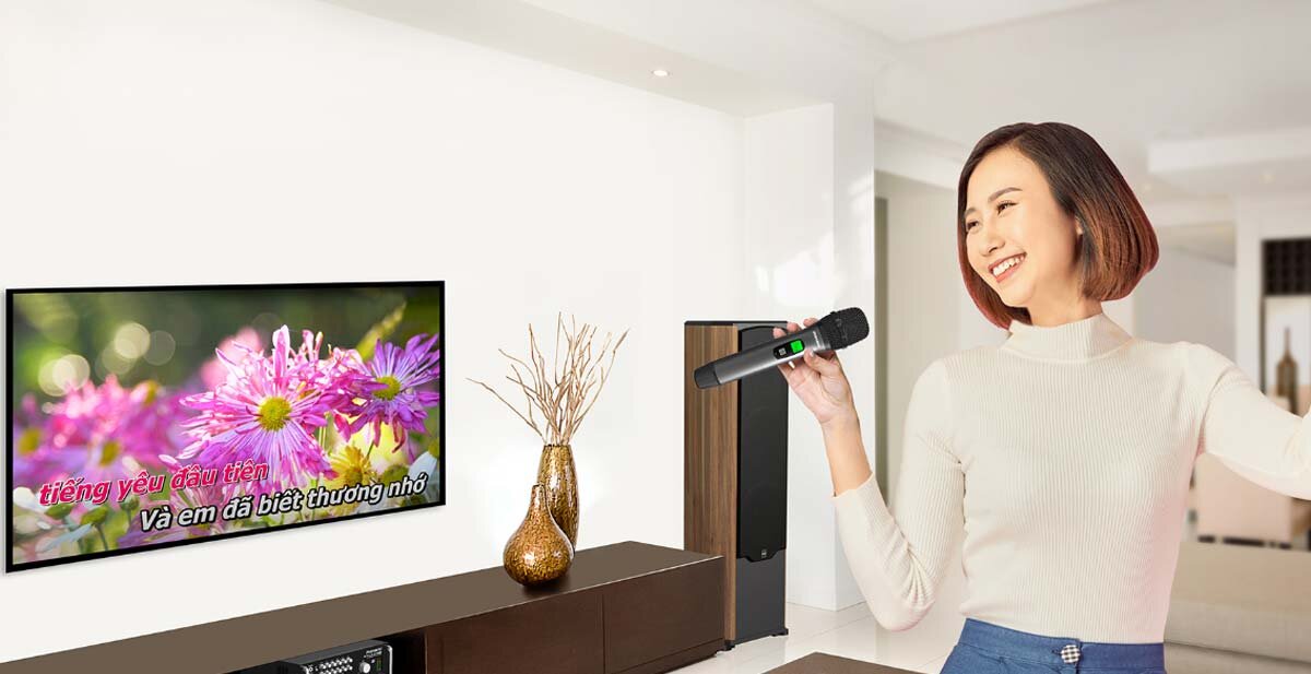 Microphone Paramax SM-1000 có chất âm trong trẻo, chống hú tốt