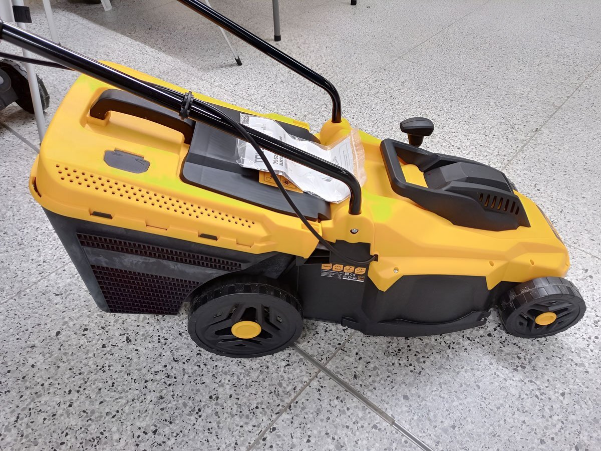 Tolsen 79626 có 4 bánh xe Tolsen 79626