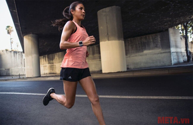 Đồng hồ đeo tay thông minh theo dõi sức khỏe và hỗ trợ tập luyện Fitbit Ionic