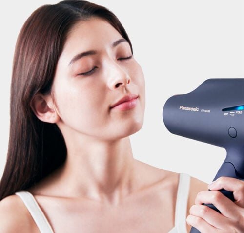 Máy sấy tóc Panasonic EH-NA98-K645 có chế độ chăm sóc da mặt