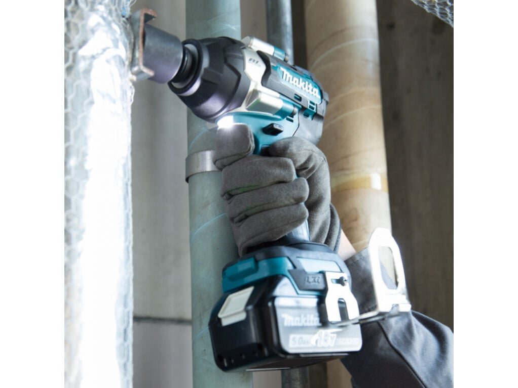 Máy siết bu lông dùng pin 18V Makita DTW700Z