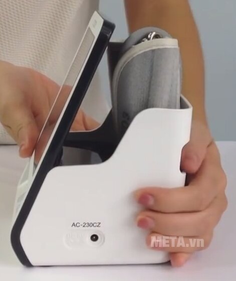 Máy đo huyết áp bắp tay Citizen CH-456