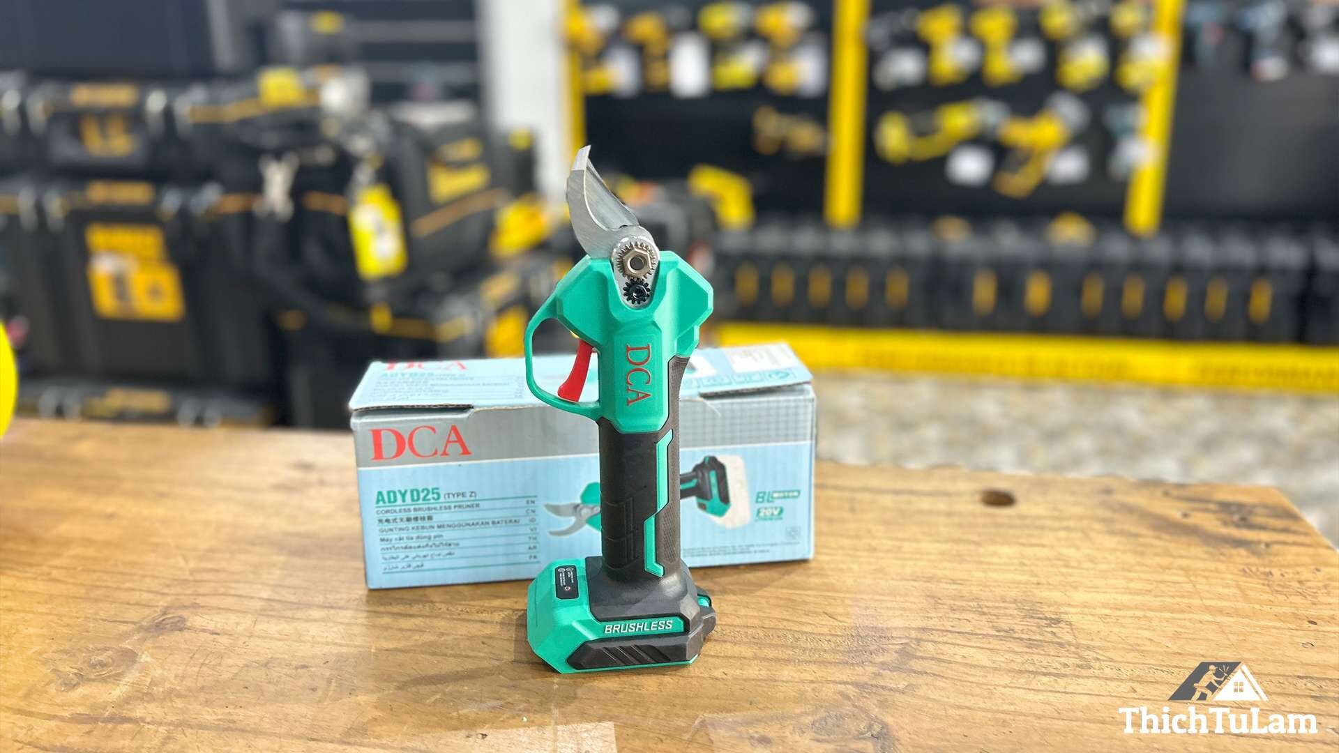 Thân máy cắt cành dùng pin 20V DCA ADYD25Z