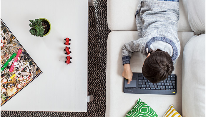 Bàn phím không dây tích hợp chuột cảm ứng Logitech K400 PLUS