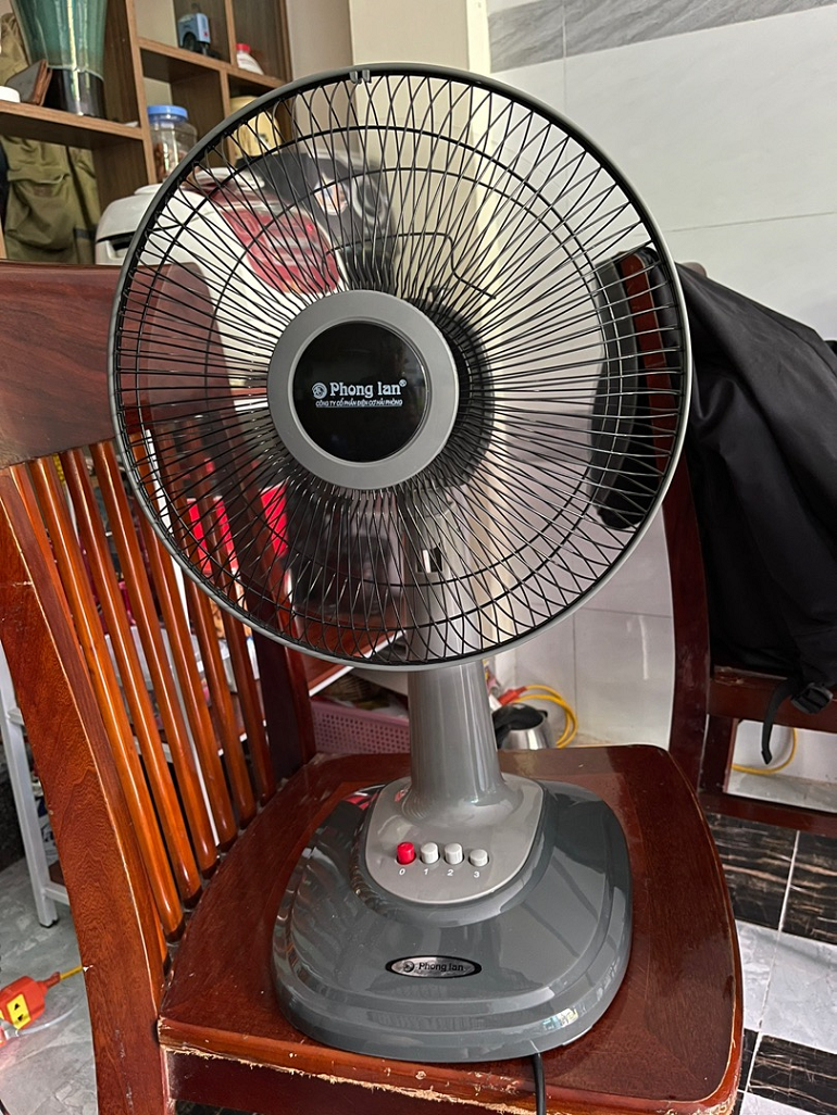Quạt bàn Phong Lan B300M