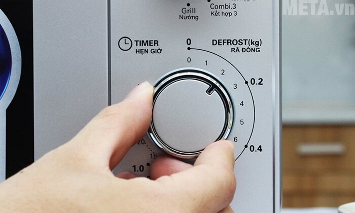 Lò vi sóng Aqua AEM-G2135V