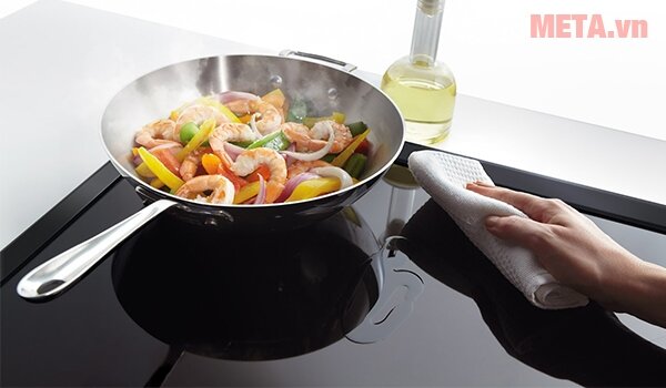 Bếp điện âm cảm ứng Sanko SI 268 BM