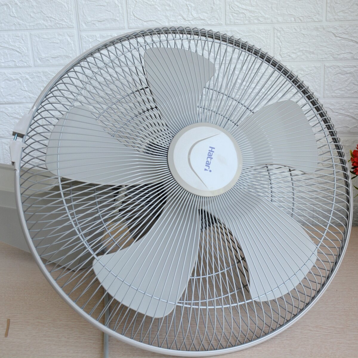 Quạt treo tường Hatari IW18M1/I18M6