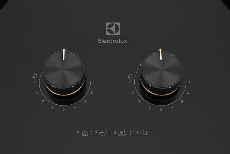 Bếp gas đôi âm Electrolux EHG8251BC có tới 9 mức lửa được điều khiển bằng nút vặn