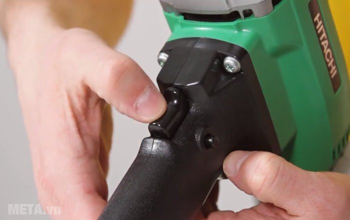 Máy khoan sắt Hitachi D13 720W