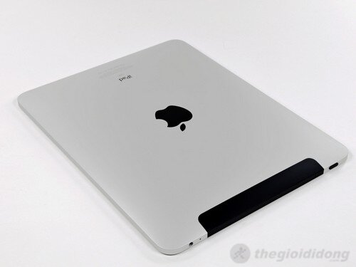 iPad 2 3G 16GB có bản 3G với dãy anten màu đen ở đỉnh máy hút sóng mạnh mẽ