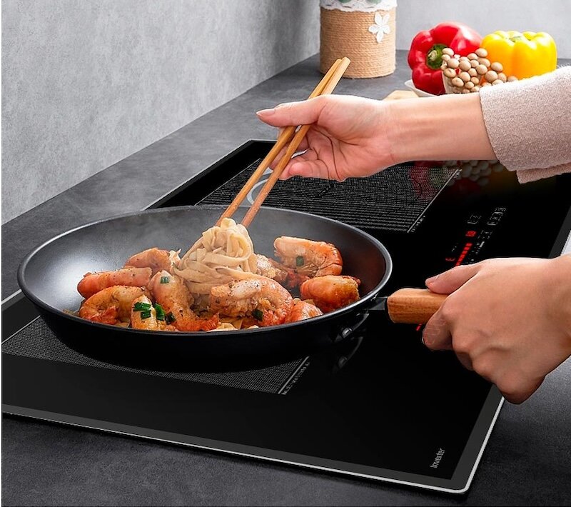 Bếp điện từ đôi Sato SIH655 N4.0 sử dụng bảng điều khiển chung (Ảnh: sato).