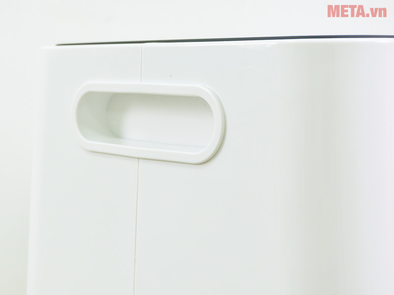 Hai bên hông máy thiết kế tay cầm để tiện nâng nhấc Airko ER-650E