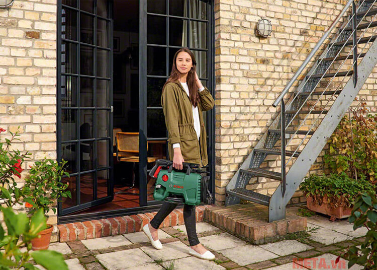 Máy phun xịt rửa áp lực cao Bosch Easy AQT 120