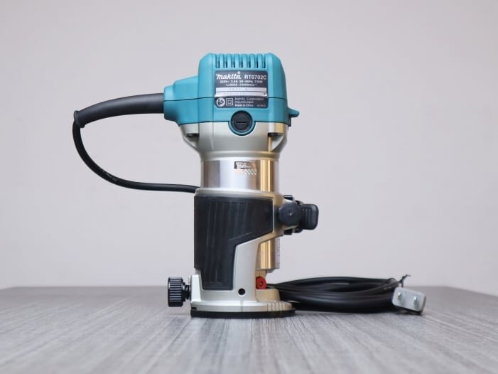 Makita RT0702C 