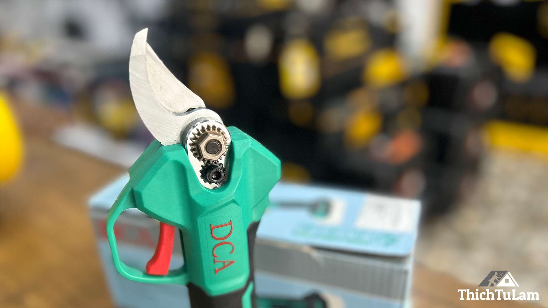 Thân máy cắt cành dùng pin 20V DCA ADYD25Z