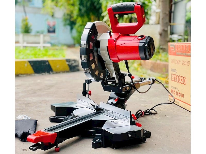 Thiết kế máy cắt đa năng (thanh trượt) Btec BT1030 Máy cắt đa năng (thanh trượt) Btec BT1030