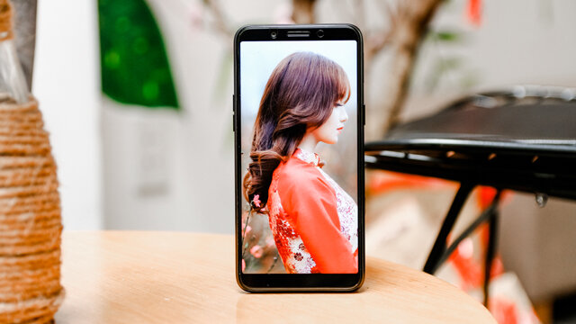 Điện thoại Oppo A83 - 2GB RAM, 16GB, 5.7 inch