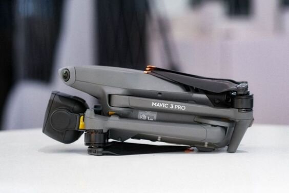 Flycam DJI Mavic 3 Pro Fly More Combo (DJI RC) bay đến 43 phút