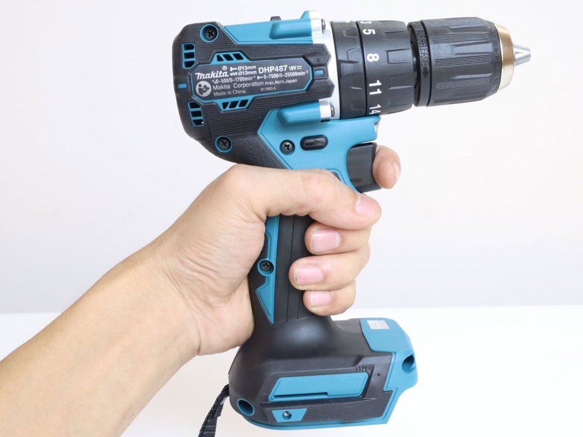 Máy khoan động lực dùng pin 18V Makita DHP487Z