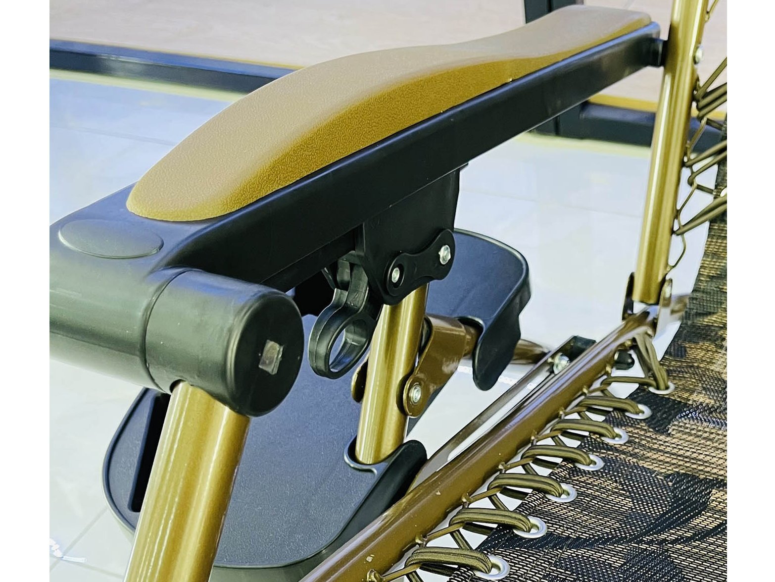 Bạt ghế được đan dây chắc chắn vào khung ghế Sumika 639