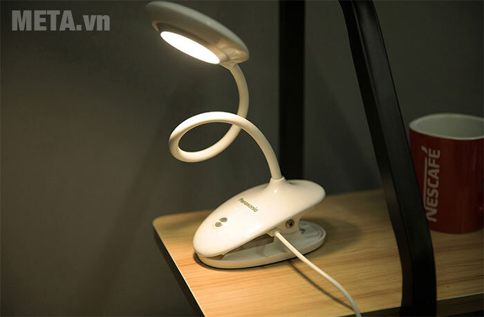 Đèn bàn sạc LED Panasonic HH-LT023219