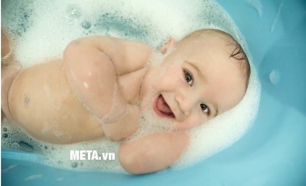 Bé có thể nhìn trực tiếp lên đèn đèn sưởi Heizen HE-IT610 mà không lo ảnh hưởng tới mắt.