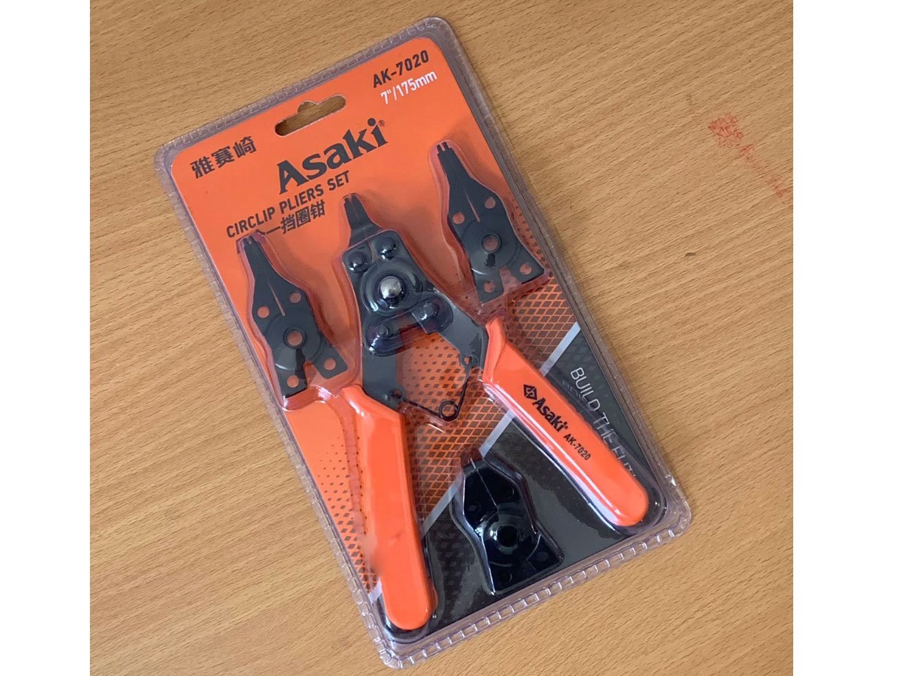 Asaki AK-7020 có lưỡi kìm sắc bén Asaki AK-7020