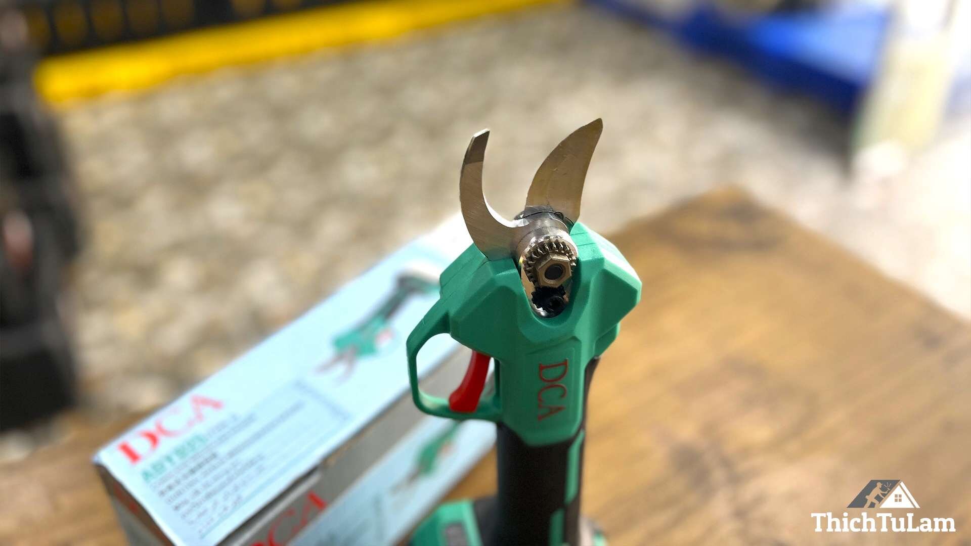 Thân máy cắt cành dùng pin 20V DCA ADYD25Z