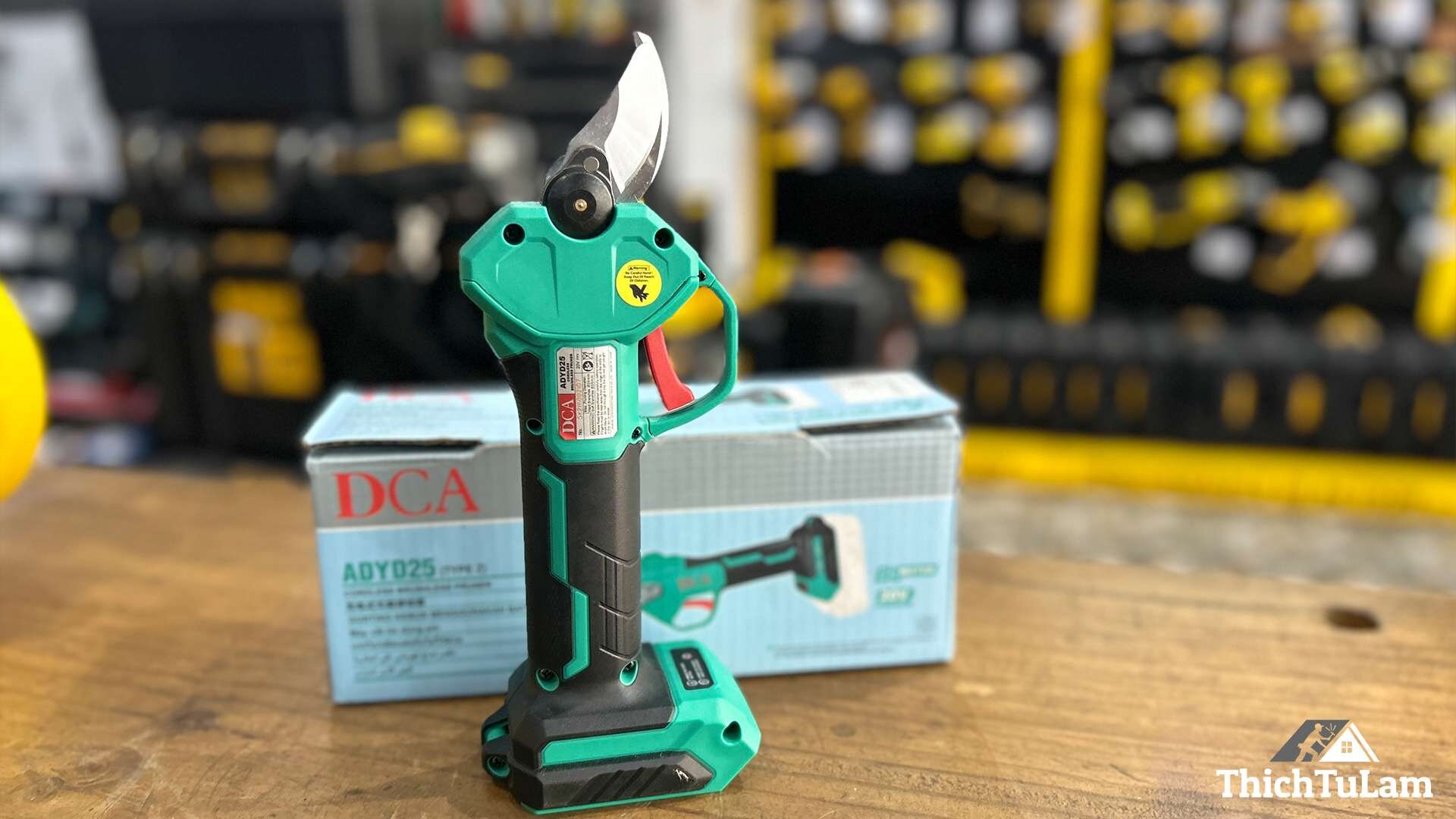 Thân máy cắt cành dùng pin 20V DCA ADYD25Z