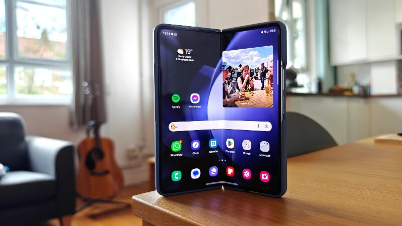 Điện thoại Samsung Galaxy Z Fold5 5G 1TB màn hình