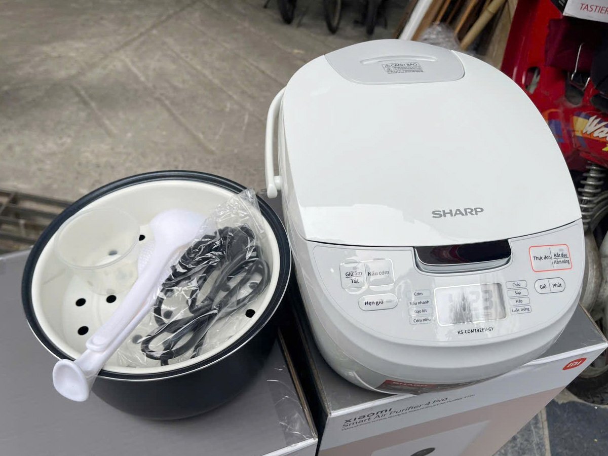 Trọn bộ sản phẩm nồi cơm Sharp KS-COM192EV-GY