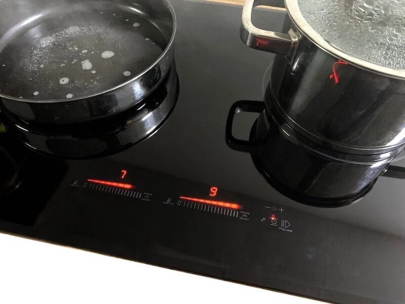 Bếp từ 2 vùng nấu Eurosun EU-T898G cung cấp 9 mức công suất