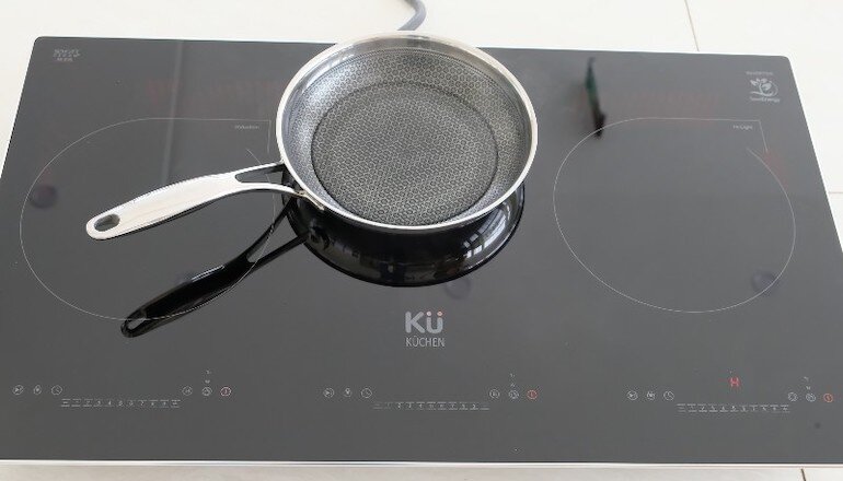 Bếp điện từ KUCHEN MI918-3 sở hữu 3 vùng nấu gồm 2 từ 1 hồng ngoại phù hợp với mọi loại nồi