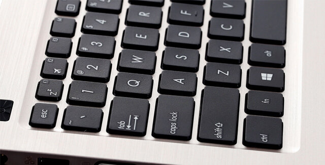 Laptop Asus A556UR i7 7500U/4GB/500GB/2GB 930MX/Win10/(DM397T)