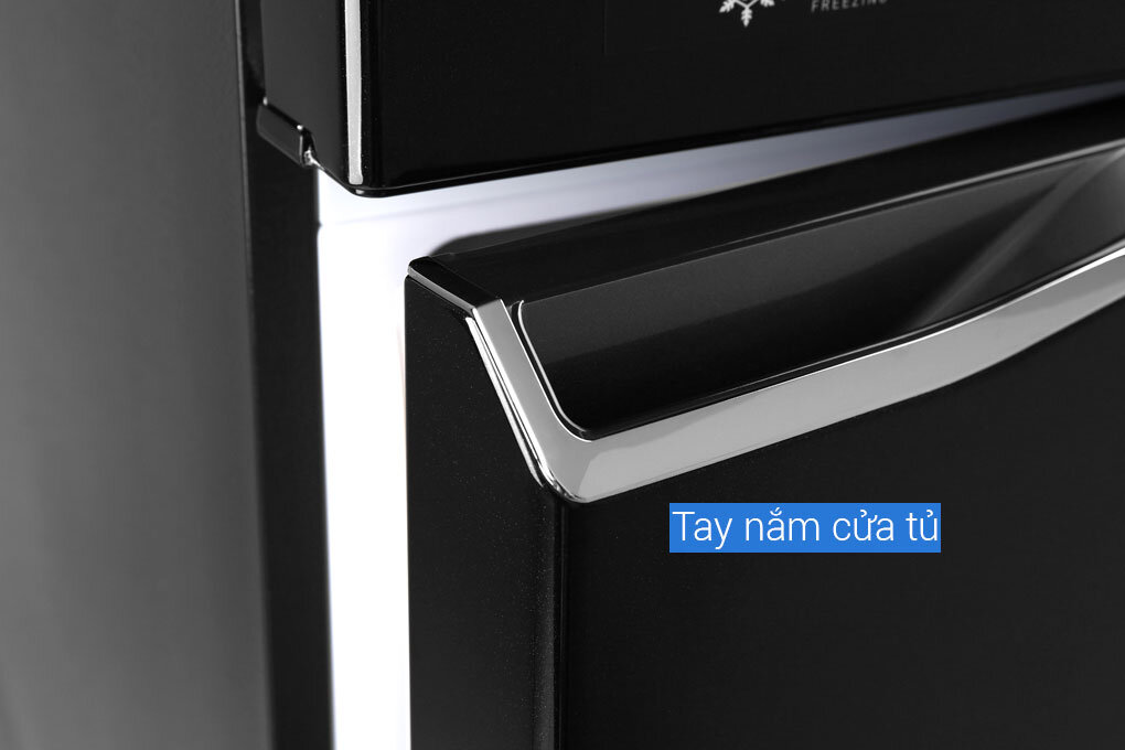 Tay nắm tủ được bọc inox sáng bóng Tay nắm tủ được bọc inox sáng bóng
