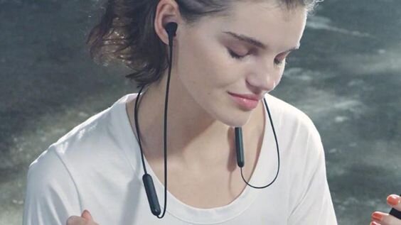 Thiết kế đa dụng dưới dạng vòng đeo cổ 1