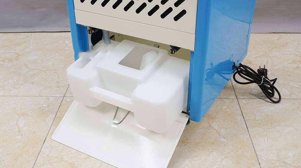 Bình chứa nước của máy lạnh Dorosin Airko DAKC-27B có dung tích 5 lít Bình chứa nước của máy lạnh Dorosin Airko DAKC-27B có dung tích 5 lít