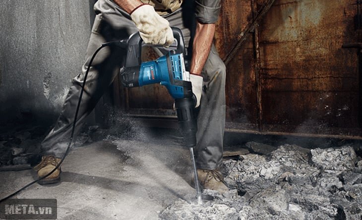 Máy khoan búa Bosch GBH 5-40D hoạt động nhanh và mạnh mẽ.