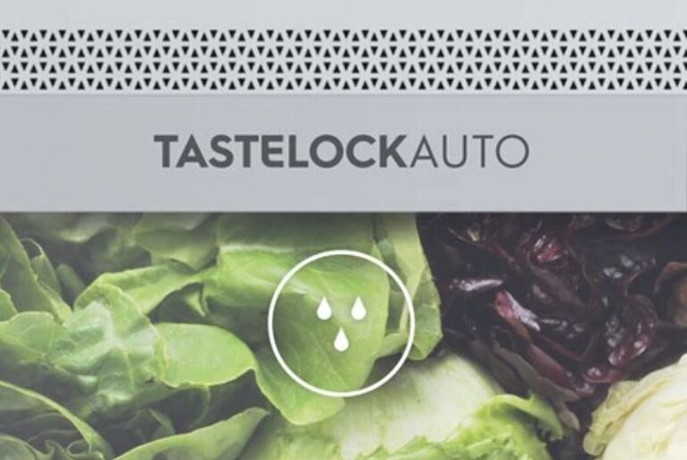 Ngăn rau củ quả Taste Lock trên tủ lạnh Electrolux Inverter 341 lít ETB3740K-H