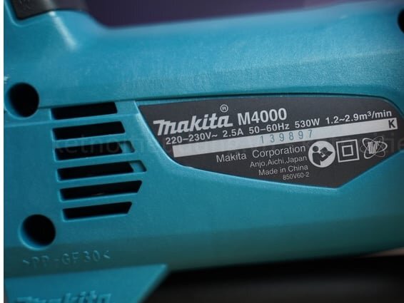 Máy thổi bụi cầm tay Makita M4000B sử dụng motor chổi than 