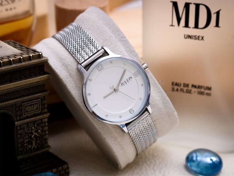 Thiết kế mặt đồng hồ mang vẻ đẹp độc đáo, thanh lịch