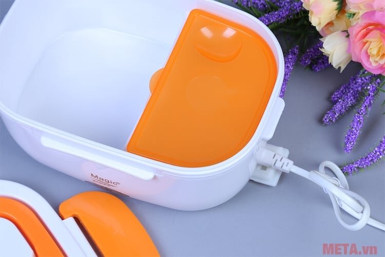 Hộp cơm Magic  A03 được chia thành 2 ngăn để đựng cơm và thức ăn riêng biệt