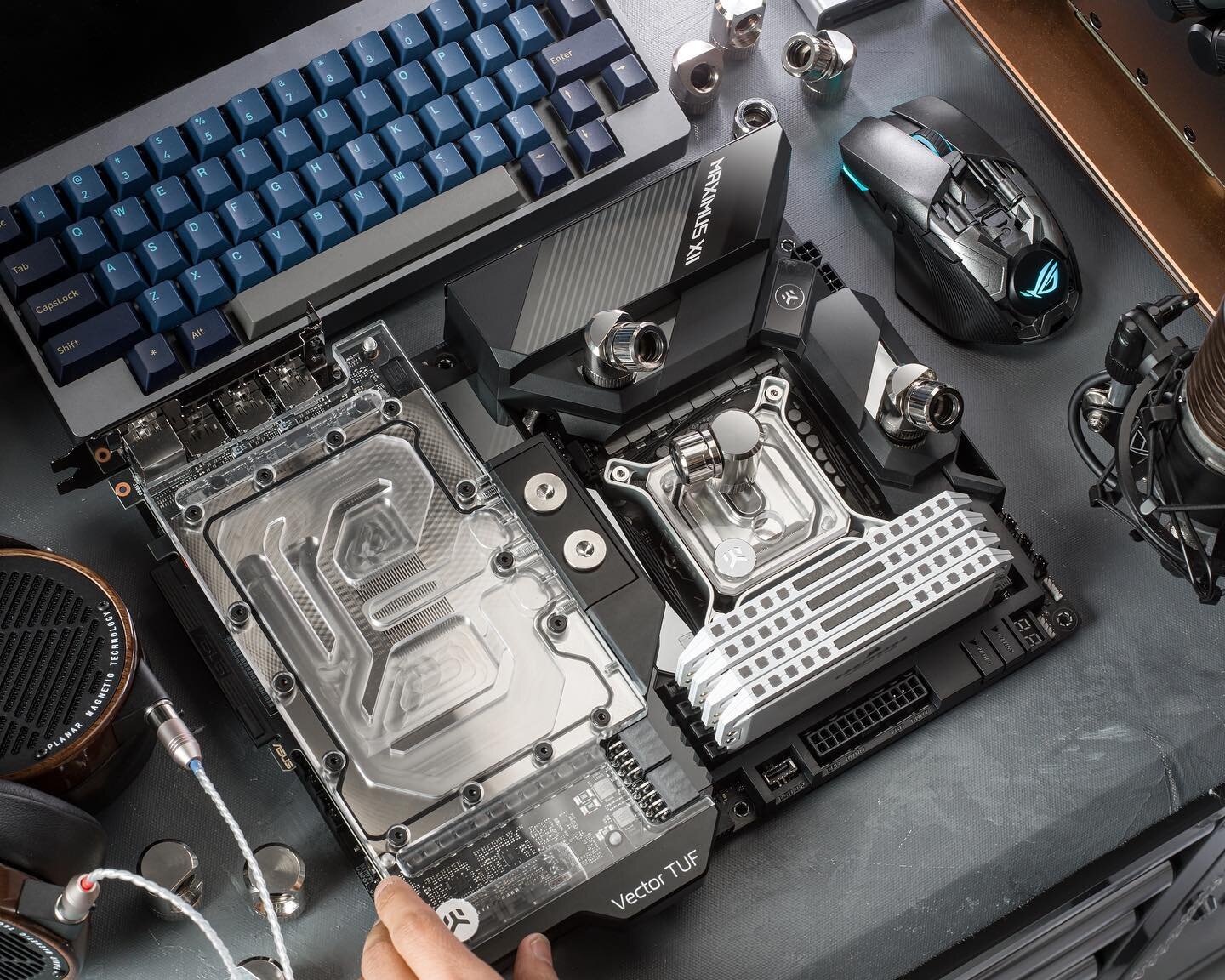 EK-Quantum Vector TUF RTX 3080/3090 D-RGB - Nickel + Plexi1