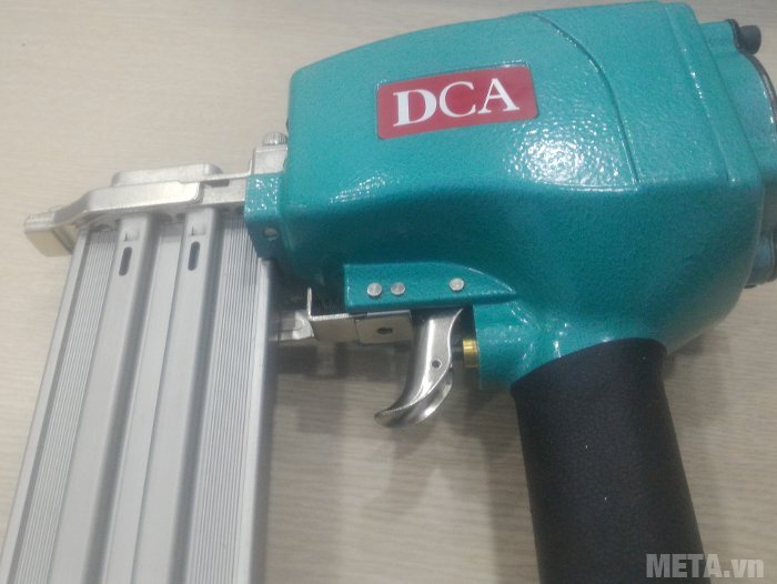 Súng bắn đinh DCA AST64C