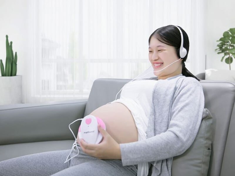 Kết nối tai nghie cho mẹ cảm nhận rõ hơn nhịp đập từ bé Kết nối tai nghie cho mẹ cảm nhận rõ hơn nhịp đập từ bé